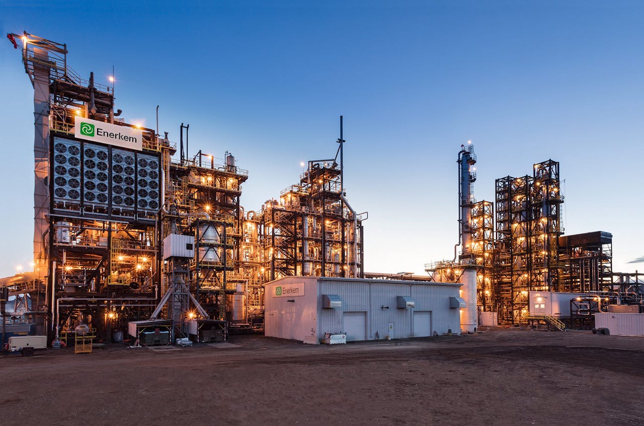 Enerkem, een wereldwijd leider in de productie van biobrandstoffen en hernieuwbare chemicaliën uit materialen, kreeg de laagste waarde van het ministerie van energie en mijnen van colombia Voor ethanol, overeenkomstig de verordening inzake hernieuwbare brandstoffen en de eisen aan brandstoffen met een laag koolstofgehalte. " we zijn blij dat we erkend zijn voor de oplossing van brandstoffen voor het vervoer met het laagste koolstofgehalte dat in het verenigd koninkrijk ooit is goedgekeurd in overeenstemming met de verordening betreffende de eisen aan brandstoffen met een laag koolstofgehalte, verklaart vincent chornet, voorzitter en Hoofd van de directie van enerkem. Dit bewijst duidelijk dat schone technologie en geavanceerde biobrandstoffen van enerkem de uitstoot van broeikasgassen aanzienlijk kunnen verminderen. Met de goedkeuring door de wereld van normen voor hernieuwbare brandstoffen en de eisen aan brandstoffen met een laag koolstofgehalte, en de overgang naar een mondiale economie met een lage co2-uitstoot, kijken we ernaar uit om met andere gerechten te werken om hen te helpen bij Het bereiken van hun doelstellingen voor de vermindering van broeikasgassen ".