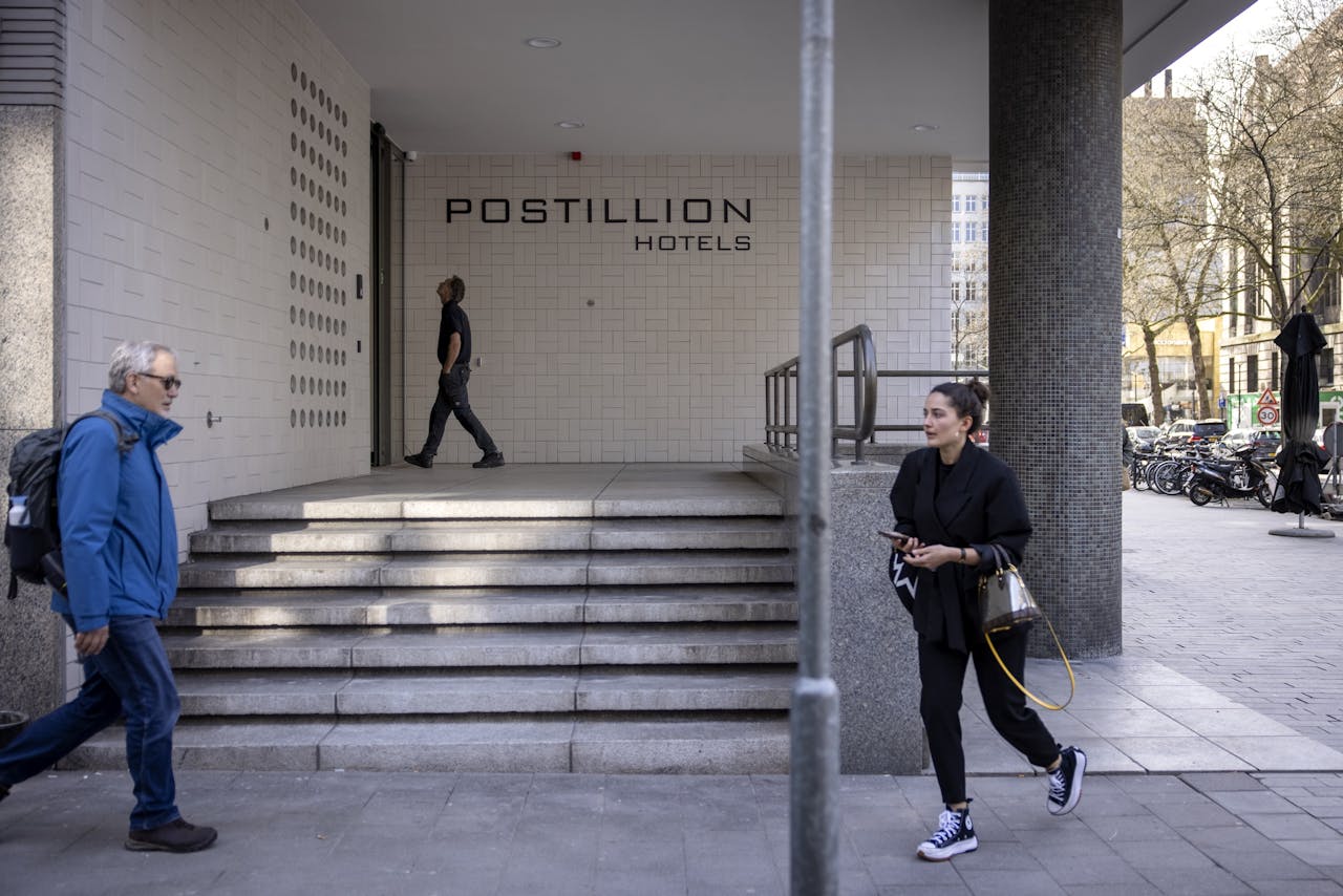 De ingang van het Postillion Hotel in het Beurs/WTC-complex te Rotterdam, dat in 2021 werd geopend.