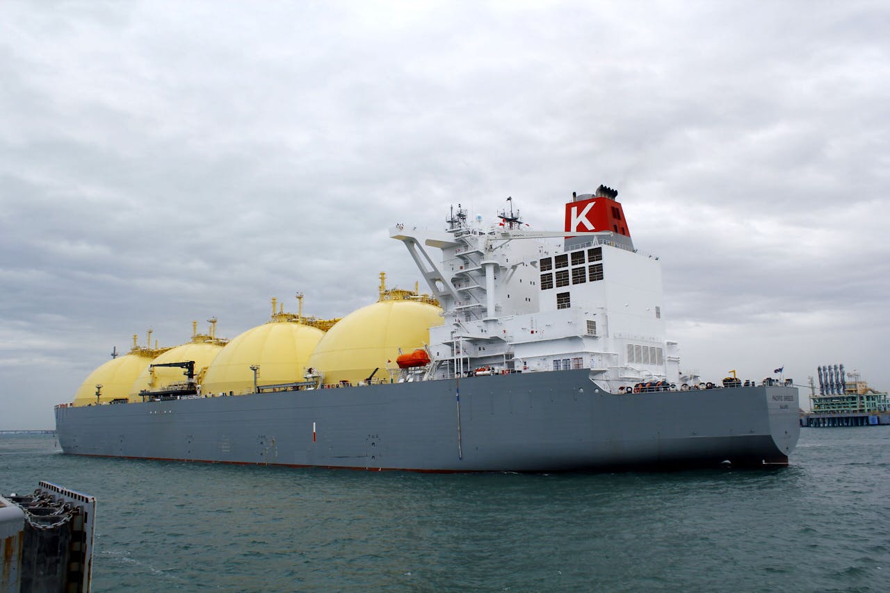 Een tanker met vloeibaar gas van het Ichthys-project op weg naar Taiwan.