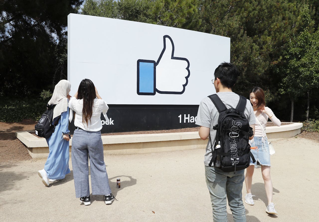 Facebook kreeg een sanctie opgelegd door de Belgische toezichthouder, terwijl het bedrijf eigenlijk onder Iers toezicht valt.
