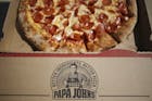 Boze pizzafranchisers leggen voor miljoenen beslag bij Papa John's