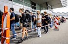 Schiphol compenseert reizigers die vlucht misten vanwege lange rijen bij veiligheidscontrole