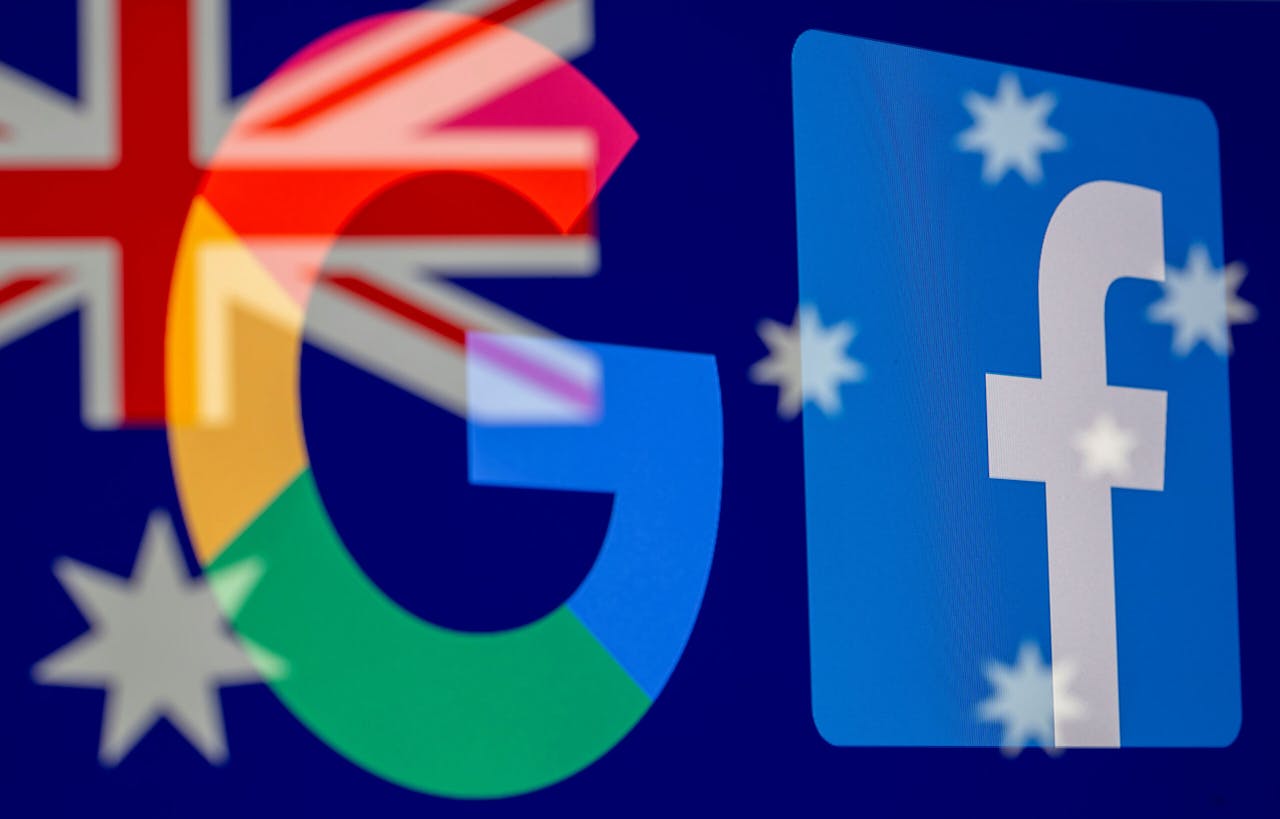 De logo's van Google en Facebook