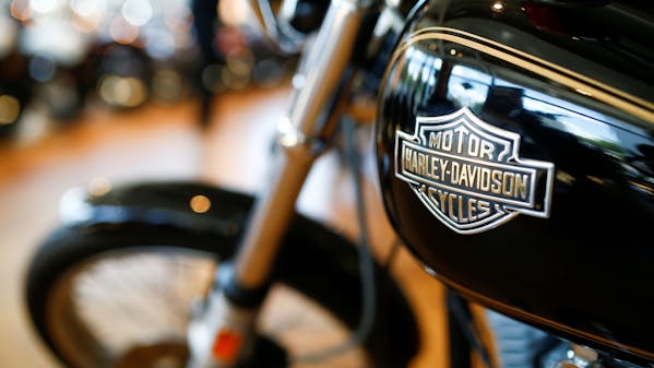 Harley Davidson motorcycles are displayed for sale at a showroom in London, Britain, June 22 2018. REUTERS/Henry Nicholls