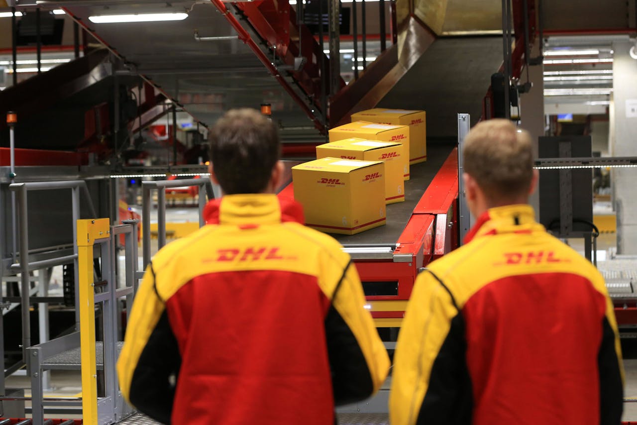 Afgelopen twee jaar investeerde DHL ook al zo'n €150 mln, waarvan €80 mln in een sorteercentrum in Zaltbommel en €32 mln in een centrum in Amsterdam.
