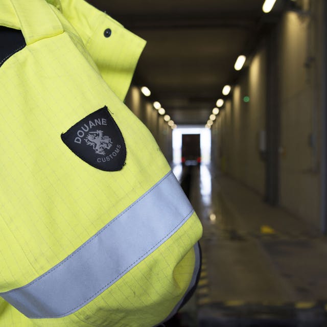 Vrees voor Chinese spionage via douanescanners in haven Rotterdam