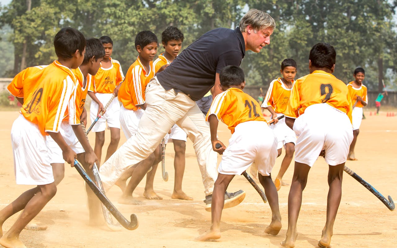 Met zijn stichting One Million Hockey Legs (1MHL) wil voormalig hockeyprof Floris Jan Bovelander het Indiase hockey naar een hoger plan tillen.