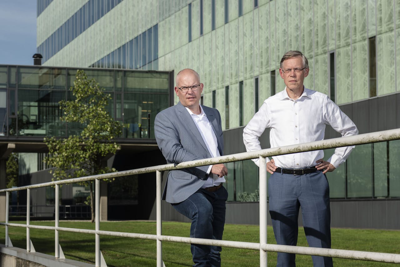 Paul Cobben, sector developer voor de maakindustrie bij KPN, en Bauke de Vries, hoogleraar ontwerpsystemen aan de Technische Universiteit Eindhoven in gesprek over de toekomst van de bouw- en maakindustrie.