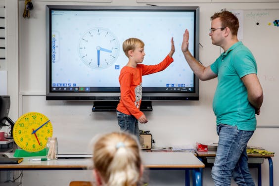 Met zoveel leraren in de WW is de rekensom snel gemaakt. Er is helemaal geen lerarentekort.