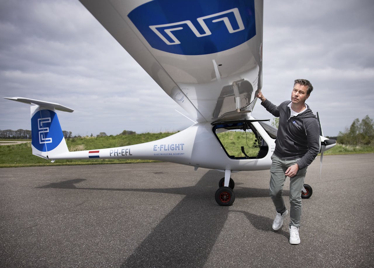 Evert-Jan Feld laat een eigen stroomnetwerkje bouwen voor zijn E-Flight Academy, 's werelds eerste elektrische vliegschool.