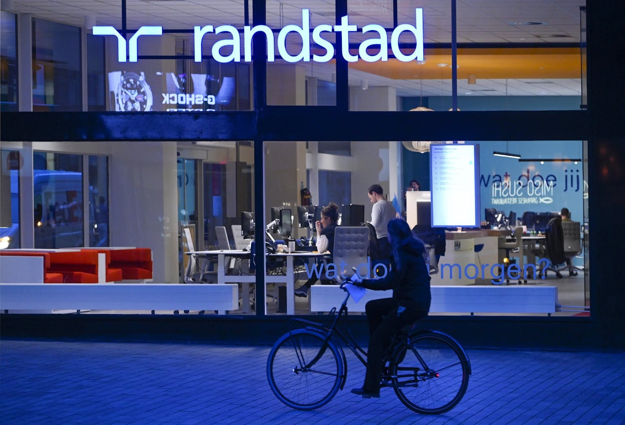 In Nederland kwam de omzet van Randstad uit op €879 mln, 1% meer dan in het tweede kwartaal vorig jaar.
