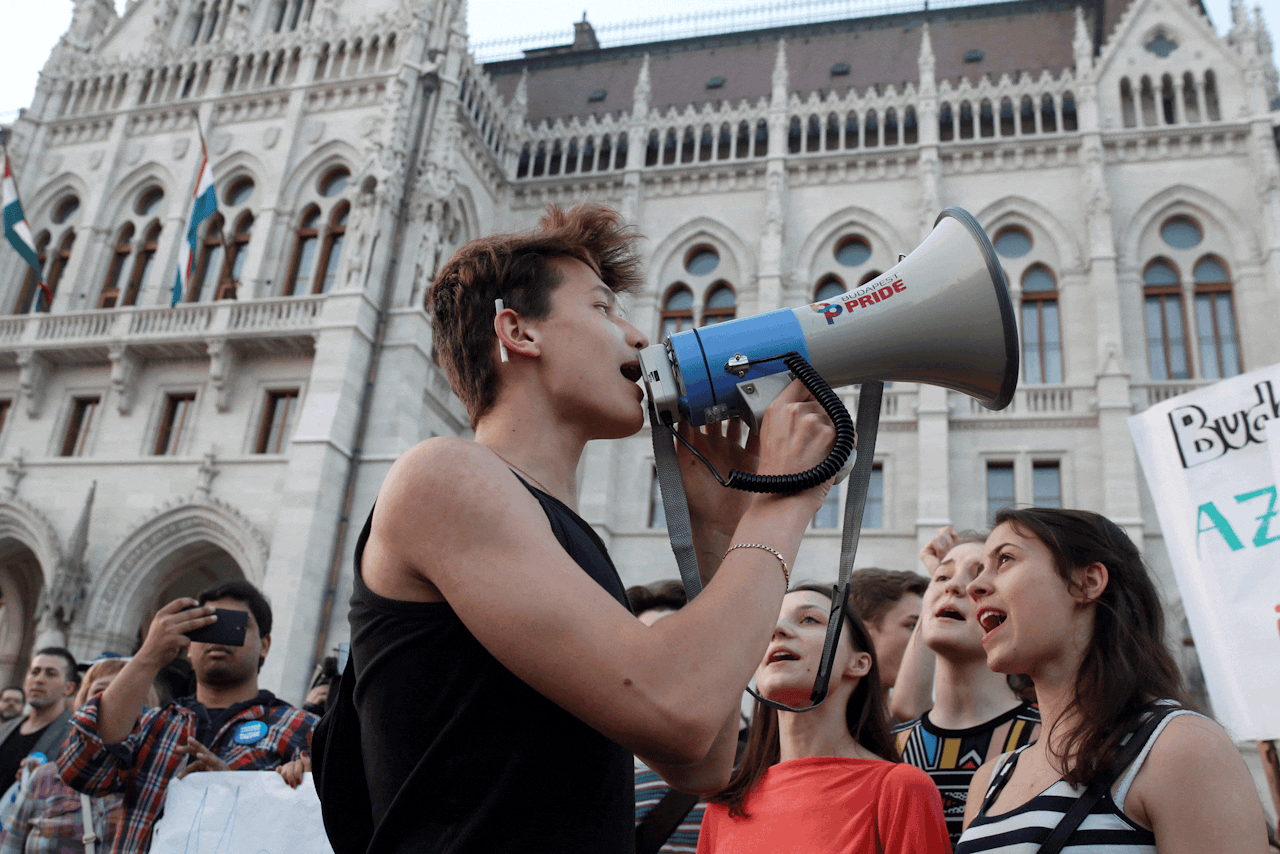 Demonstratie tegen de pogingen van Orban om de door filantroop George Soros opgerichte Central European University in Boedapest te sluiten. De universiteit is nog open.