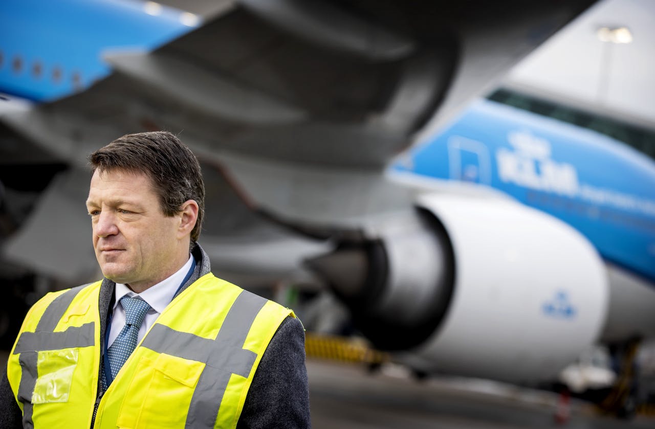 Pieter Elbers in 2021 op Schiphol. Hij vertrok in juli dit jaar als topman van KLM.