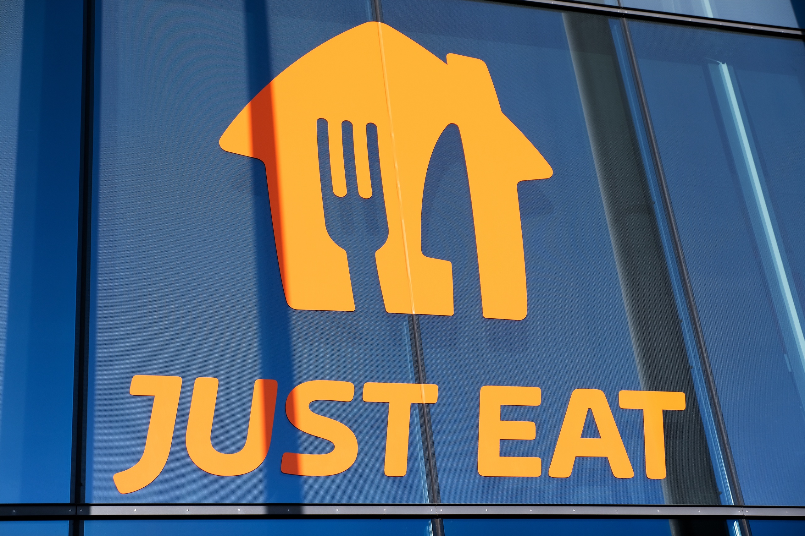 Just Eat Takeaway Moet Opnieuw Afschrijven Op Fusies En Overnames