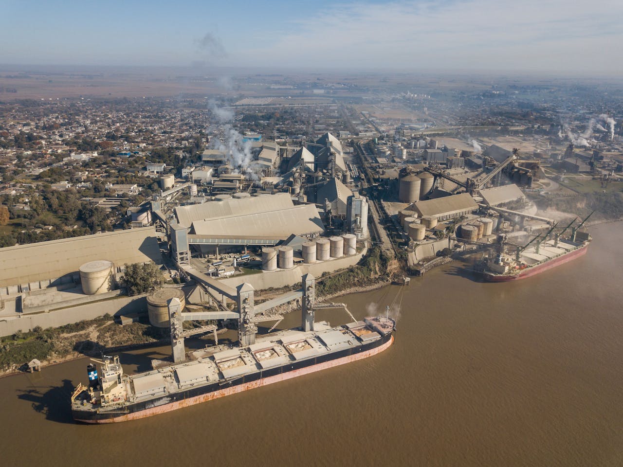 Het grote overslagstation voor soja, oliezaden en graan van het failliete Argentijnse bedrijf Vicentin op 10 juni. Het bankroet heeft geleid tot een groot politiek conflict in Argentinië.