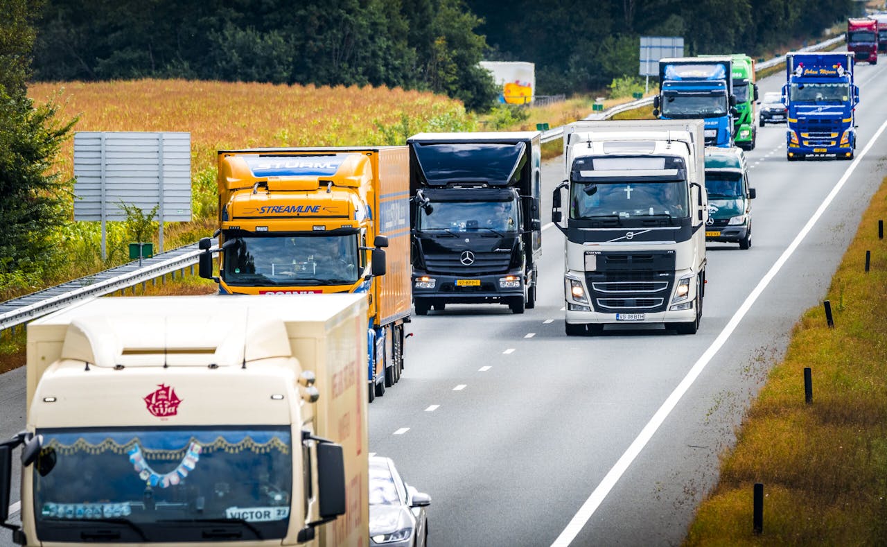 De verwachting is dat er de komende jaren meer elektrische vrachtwagens op de Nederlandse wegen komen, maar de klimaatwinst daarvan is volgens de ING nog klein.