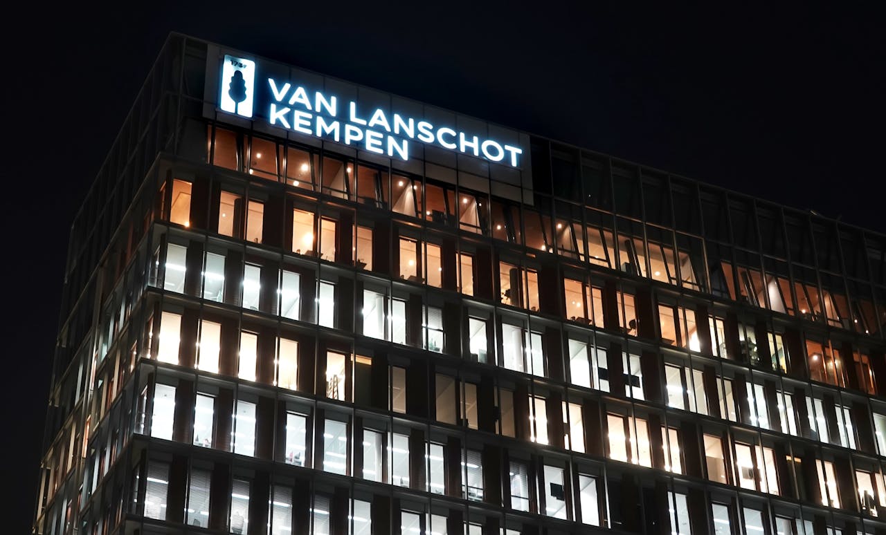 Van Lanschot Kempen neemt online beleggingsplatform Robeco over Van Lanschot Kempen neemt online beleggingsplatform Robeco over