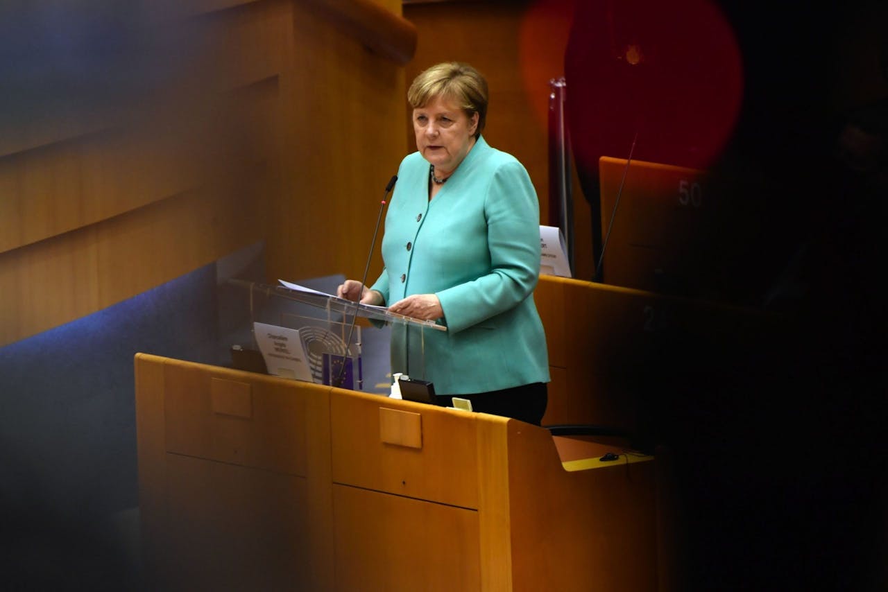 Merkel spreekt in het Europees Parlement.