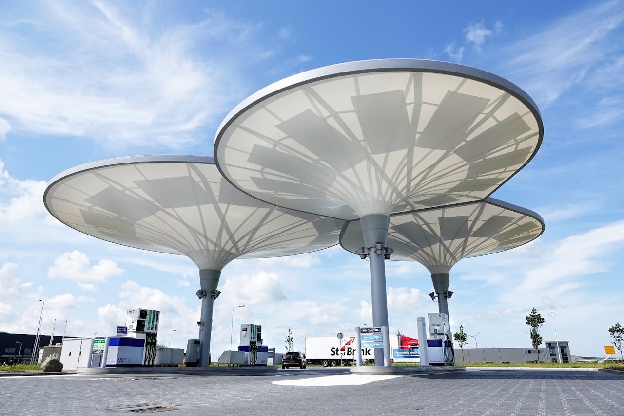 Tankstation HoogTij in Westzaan biedt duurzamere alternatieven voor benzine en diesel aan. In 2020 wordt NXT uitgebreid met waterstof.