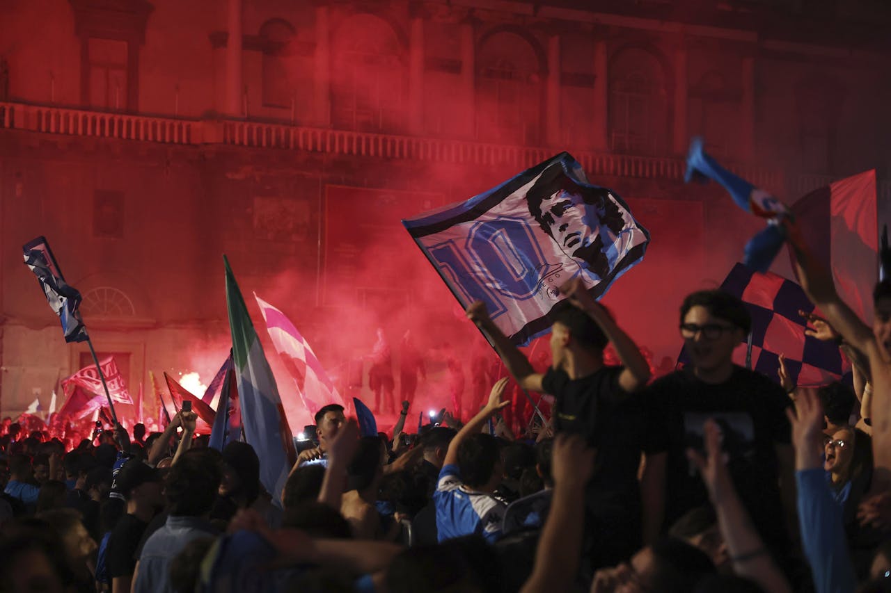 Fans van Napoli vieren het landskampioenschap in Napels.