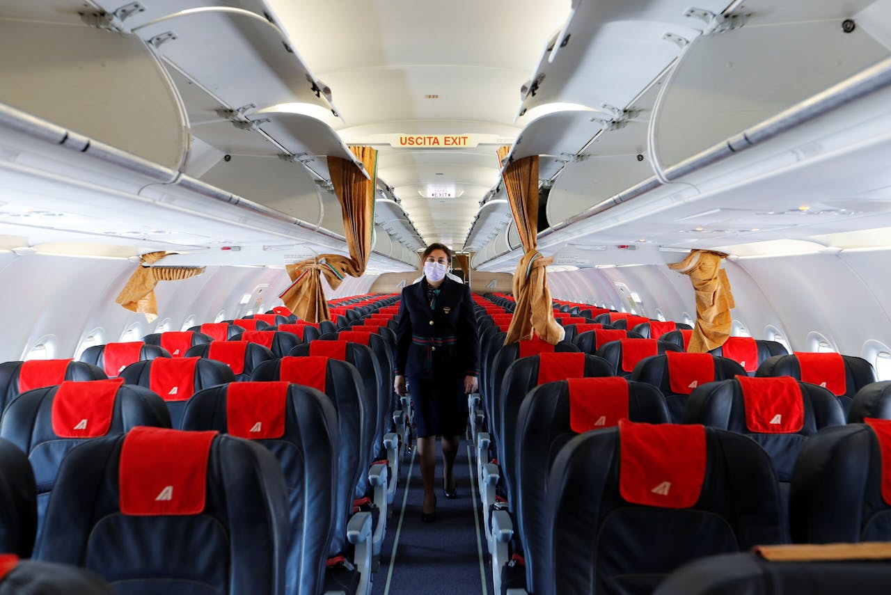 Uitgaande van de besmettingscijfers van 7 juni en de verplichte coronatest voor boarding schatten de onderzoekers dat er iedere 11 tot 33 vluchten een besmettelijke passagier aan boord zou kunnen zijn.