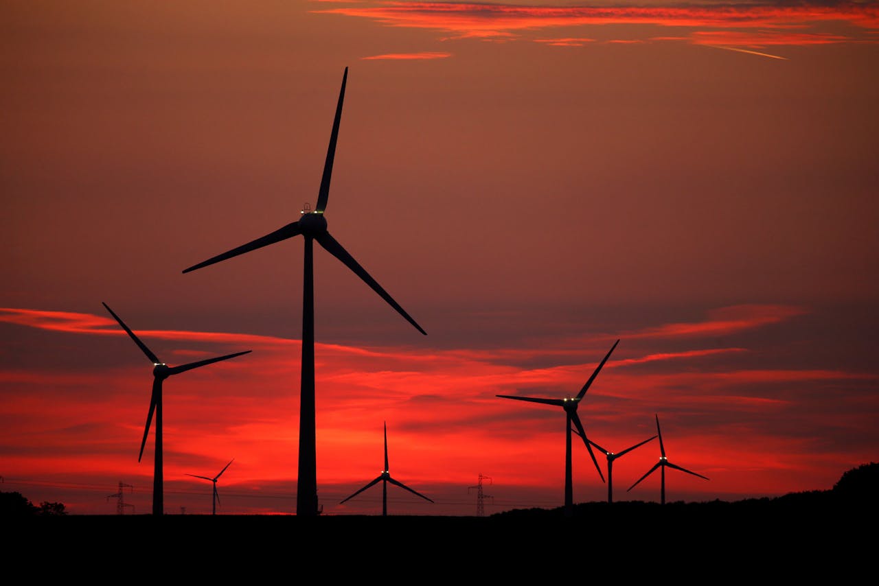 Om de elektriciteit die door windmolens wordt opgewekt naar de rest van Duitsland te transporteren, is een uitbreiding van het elektriciteitsnet nodig.