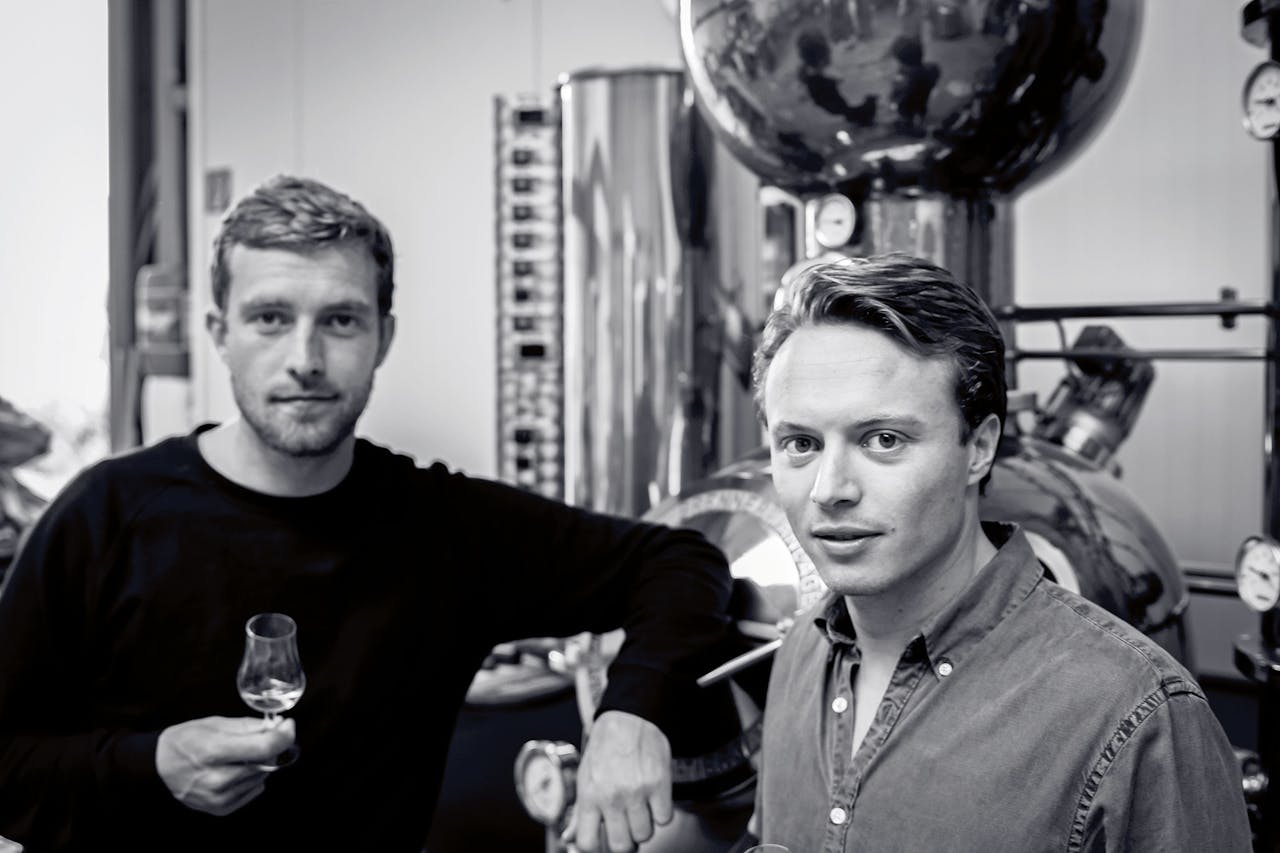 Leonard Crijns (links) en Sebastian Kolstee van Kever Genever.