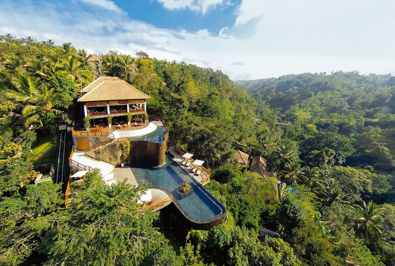 The Hanging Gardens Villa in Ubud staat midden in de natuur.