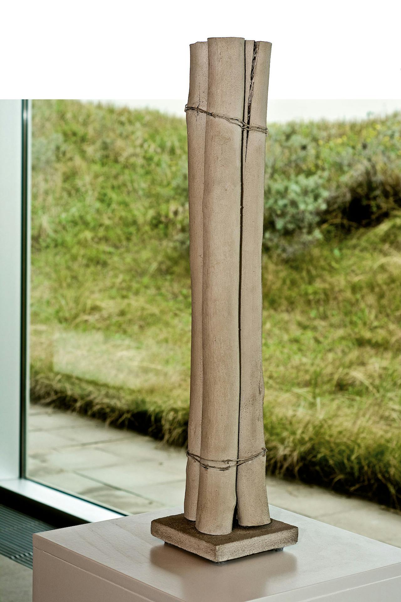 Herman de Vries: ‘Vier stammen’ Hout, 70 x 15 x 15 cm, 1960 Aangekocht door museum Beelden aan Zee in Scheveningen.
