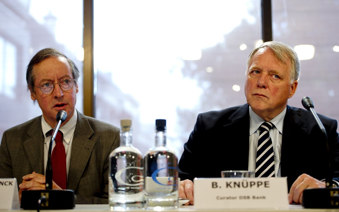 Curatoren van de DSB bank Rutger Schimmelpennick (L) en Ben Knuppe (R).