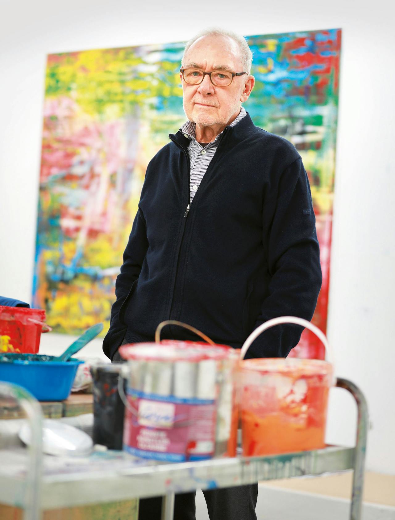 Gerhard Richter in zijn studio in Keulen. Hij werd op 9 februari van dit jaar 85. (Foto: Hollandse Hoogte)