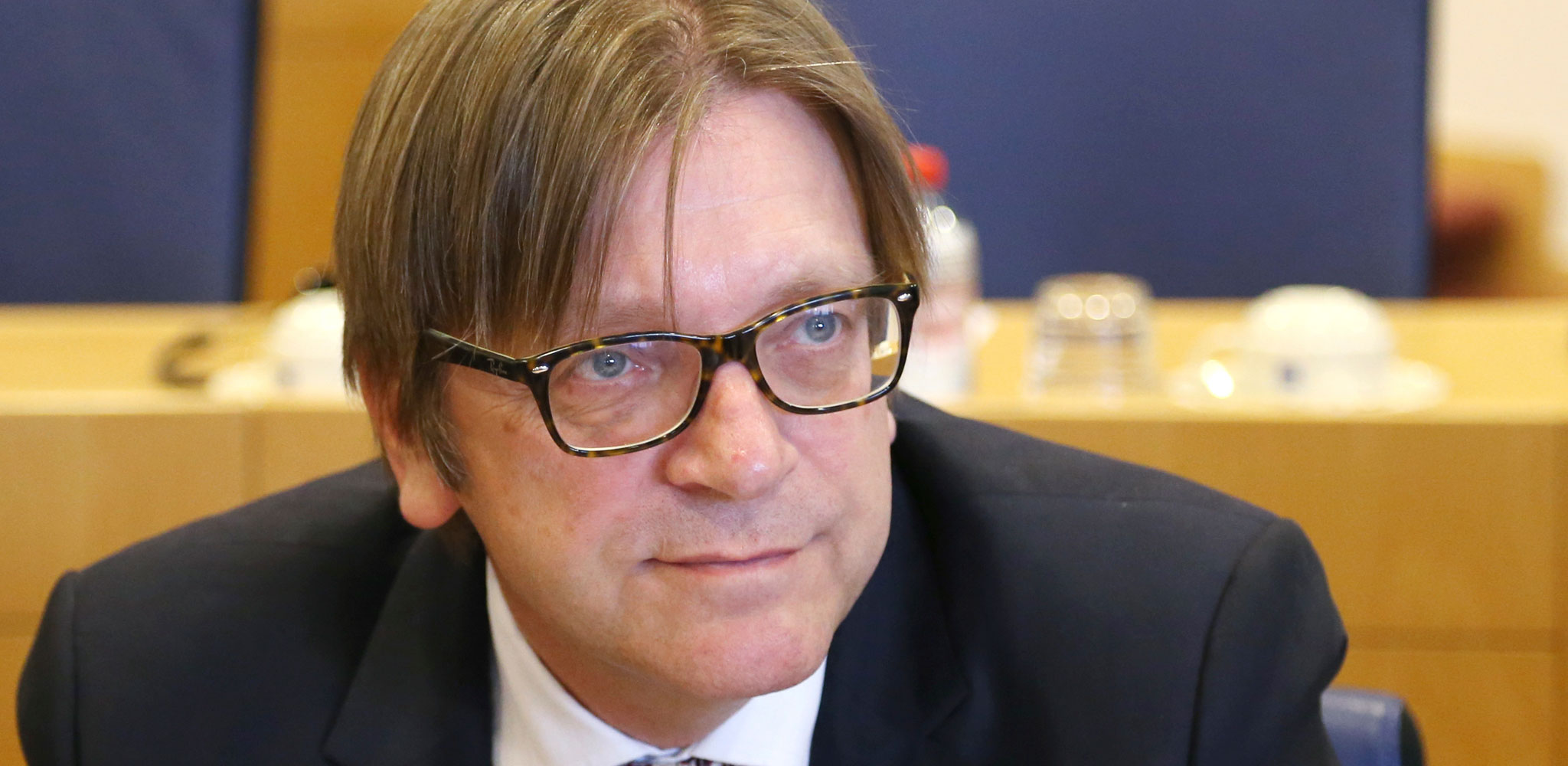 Verhofstadt wil met noodmaatregelen vluchtelingencrisis aanpakken
