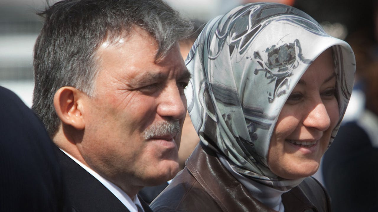 Aankomst van de Turkse president Abdullah Gül en zijn echtgenote Hayrunissa Gül op Schiphol.