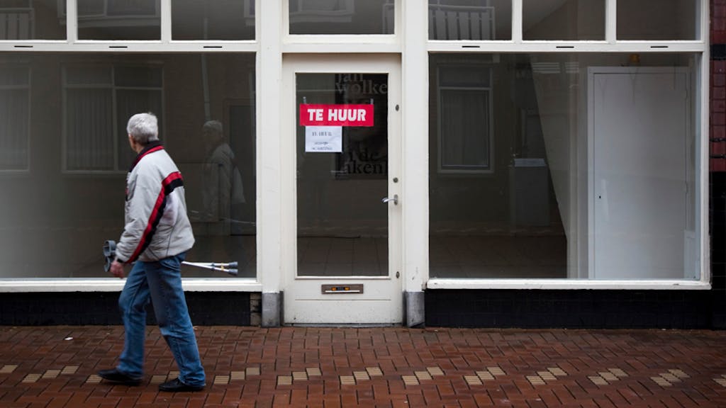 Winkelier in Enschede wacht wanhopig op betere tijden | Het ... Winkelier in Enschede wacht wanhopig op betere tijden | Het ...