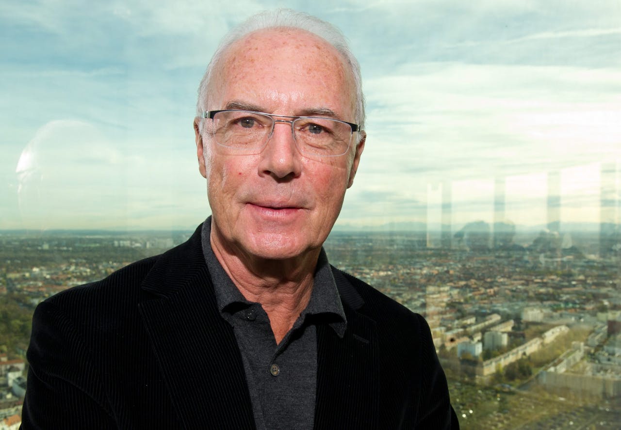Beckenbauer geschorst door Fifa Beckenbauer geschorst door Fifa