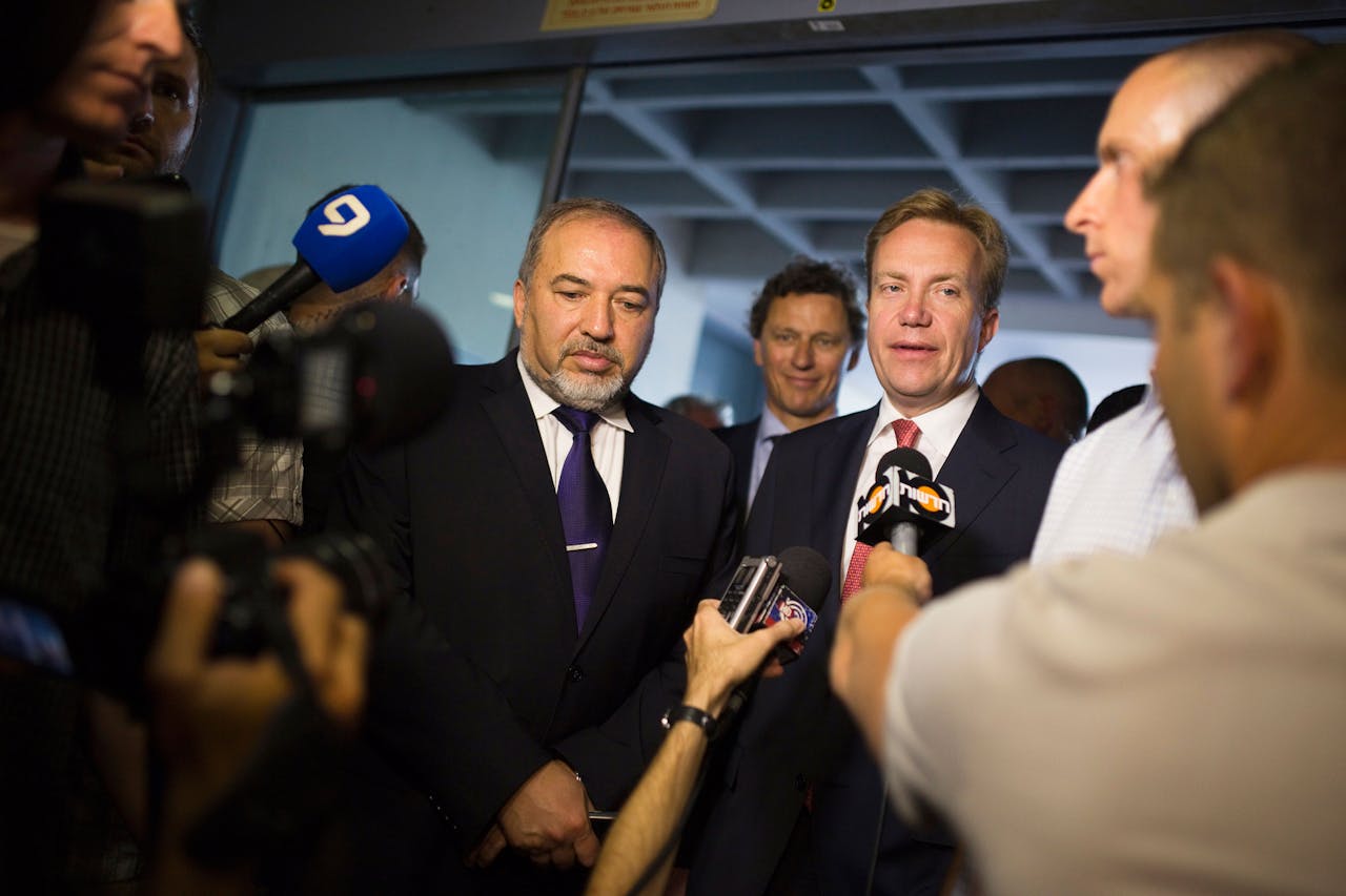 De Israelische minister van Buitenlandse Zaken Avigdor Lieberman (links)