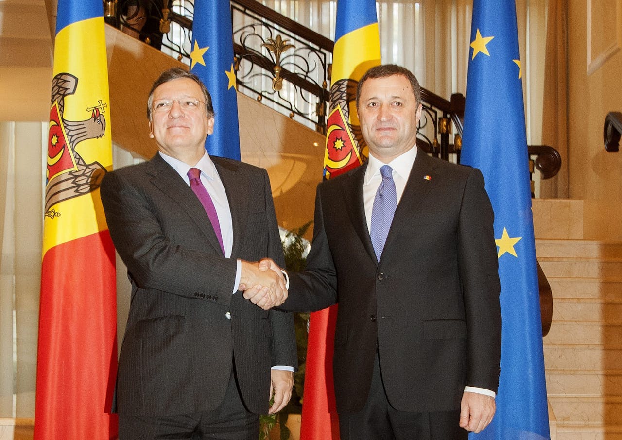 President Jose Manuel Barosso van de Europese Commissie in 2012 op bezoek bij premier Vladimir Filat van Moldavië in de stad Chisinau.