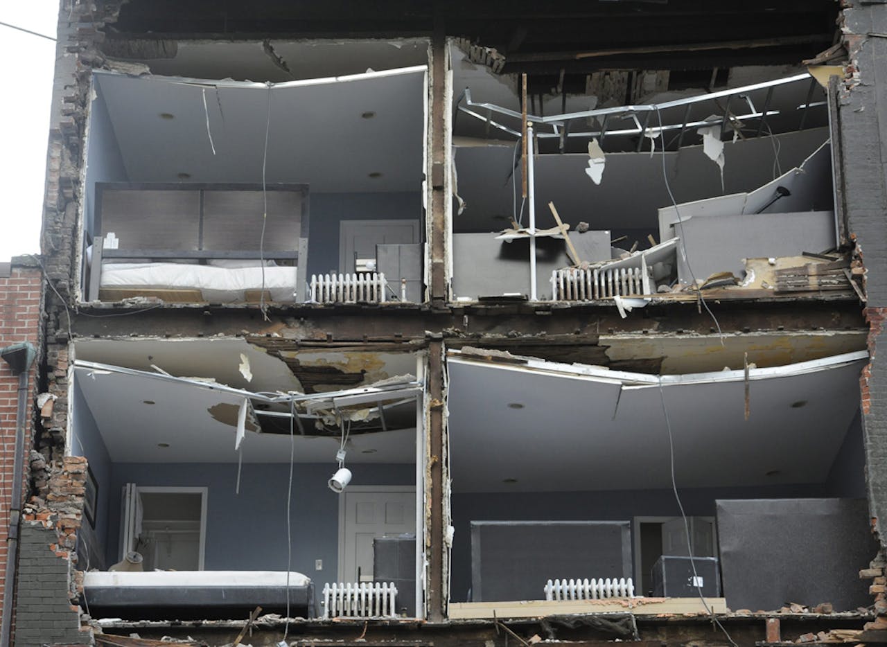 Appartementengebouw waarvan de voorkant is afgerukt in New York.