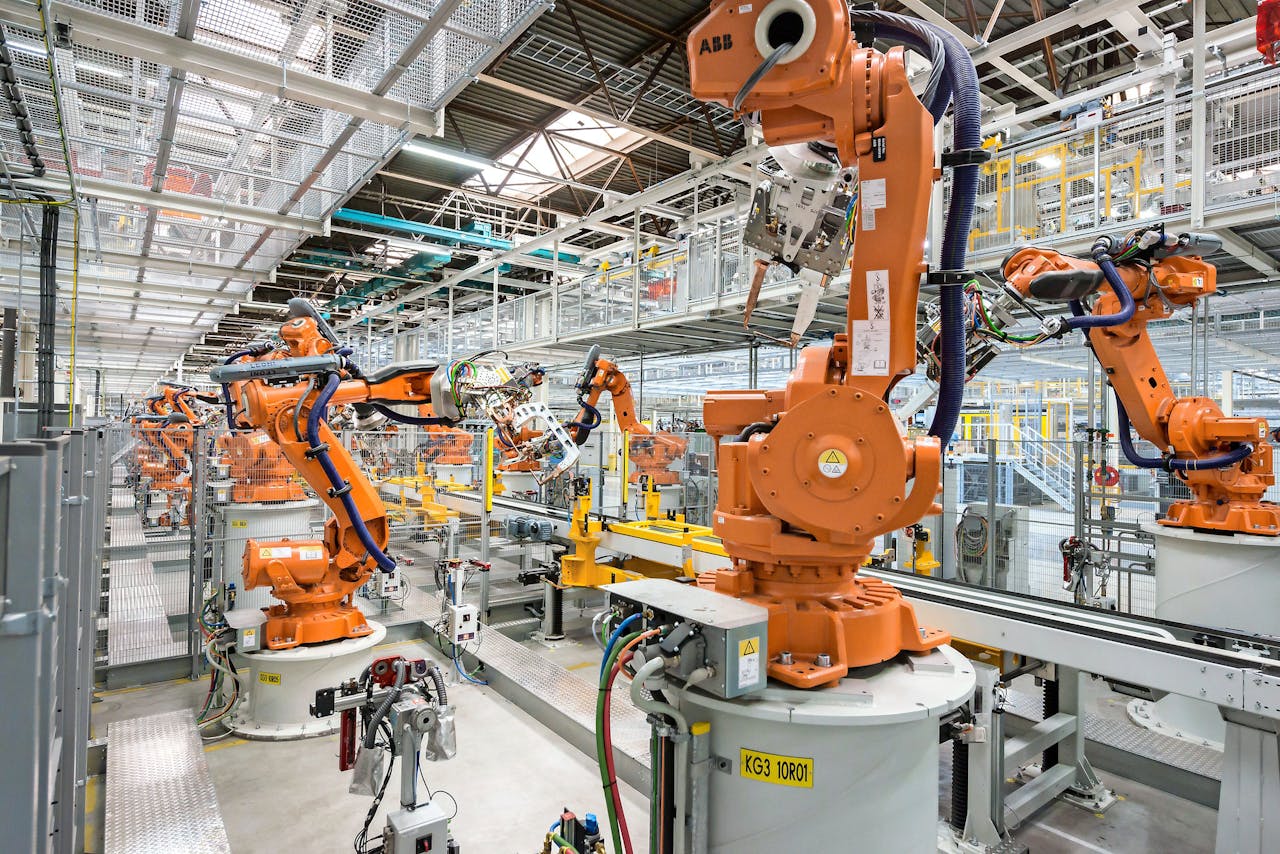 Voor de productielijn voor de BMW Mini Hatch heeft VDL Nedcar in Born circa 1000 robots aangeschaft.