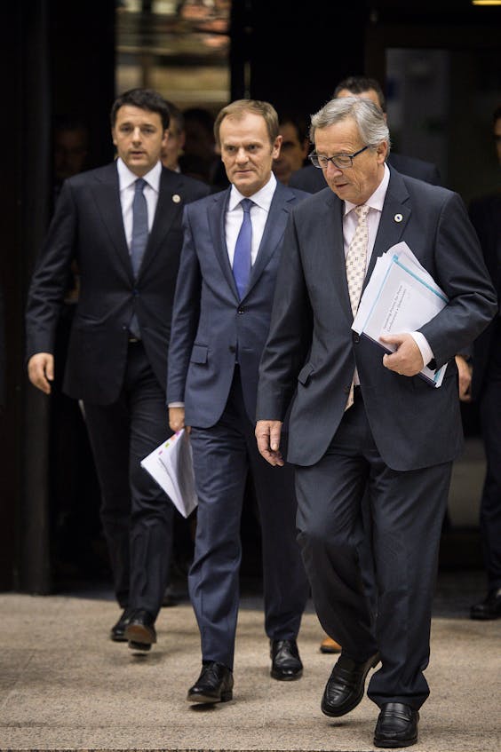 (Van links naar rechts) De Italiaanse premier Matteo Renzi, Donald Tusk , voorzitter van de Europese Raad en voorzitter van de Europese Commissie Jean-Claude Juncker.