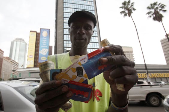 Verkoper van beltegoed-kaarten in Zimbabwe