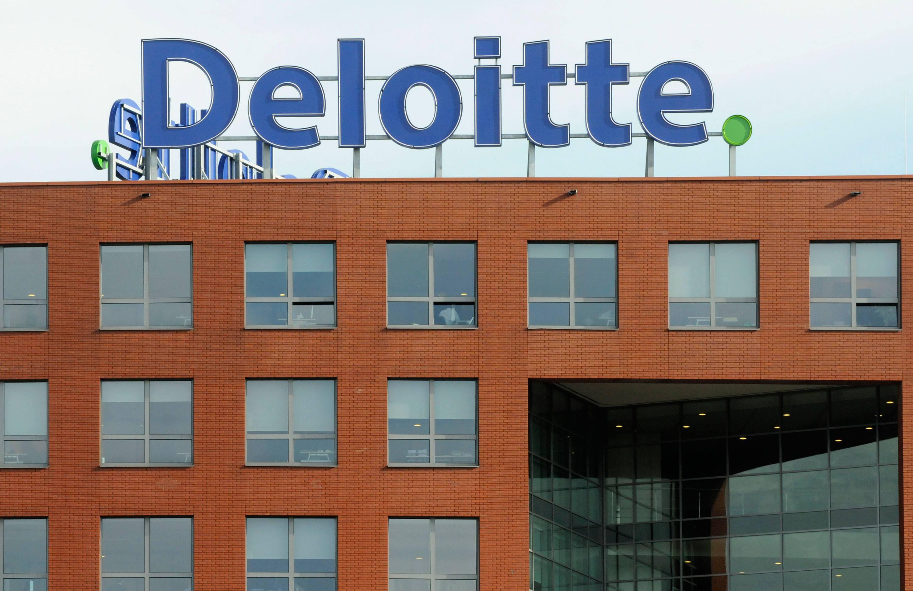 Deloitte loopt achterstand op concurrentie in