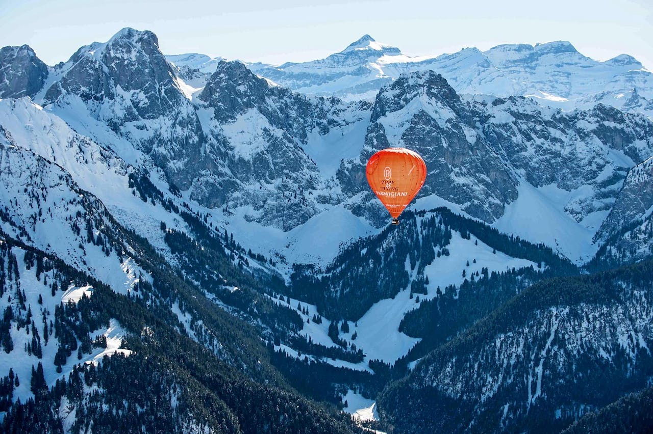 In een luchtballon over de Alpen