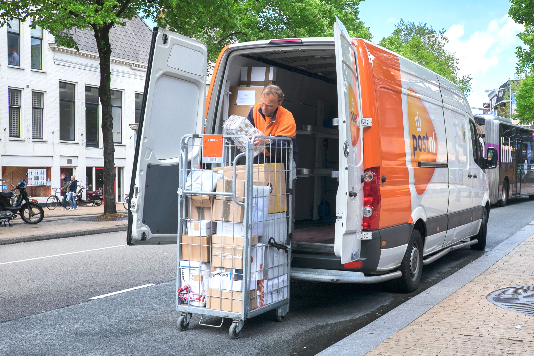 PostNL Gaat Opnieuw In Gesprek Met Stakende Pakketbezorgers