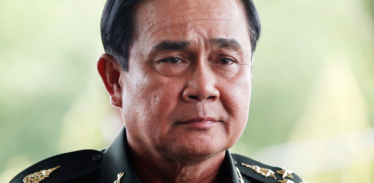 De Thaise bevelhebber generaal Prayuth Chan-ocha arriveeert voor een persconferentie bij de Army Club in Bangkok.
