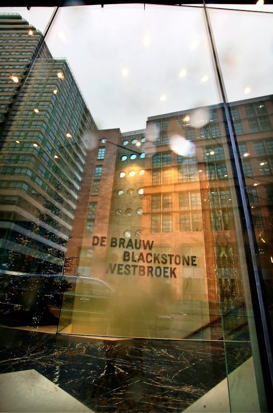 Kantorencomplex van De Brauw Blackstone Westbroek advocaten aan de Zuidas (foto: Peter Boer).
