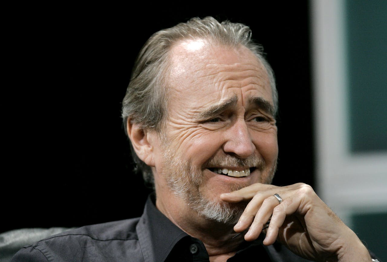 Horror-regisseur Wes Craven is overleden. De Amerikaanse filmmaker, bekend van horrorklassiekers A Nightmare on Elm Street en Scream, overleed op 76-jarige leeftijd aan een hersentumor.