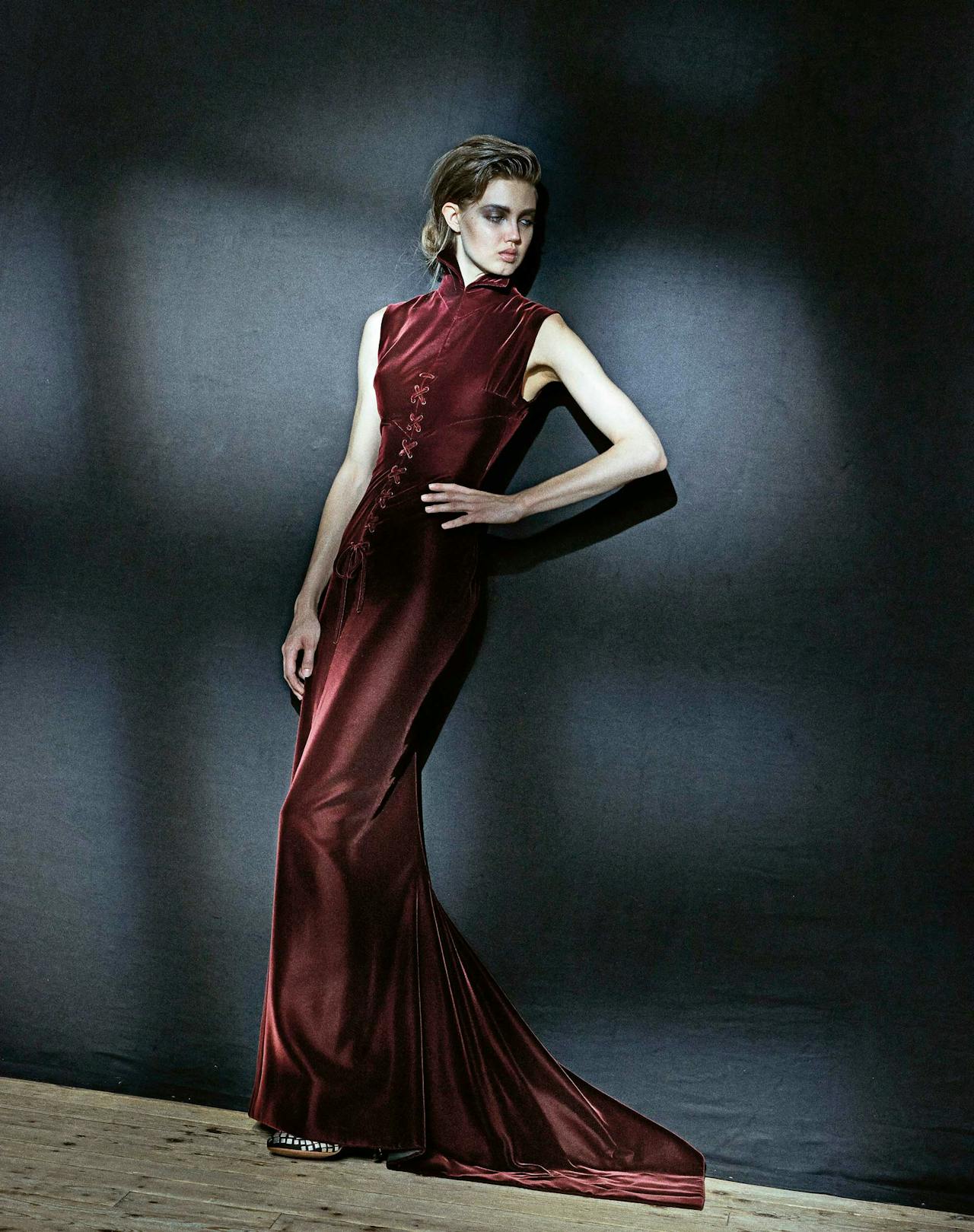 Ter gelegenheid van de overzichtstentoonstelling in Palais Galleria in Parijs in 2013 fotografeerde de beroemde fotograaf Peter Lindbergh een aantal legendarische jurken.