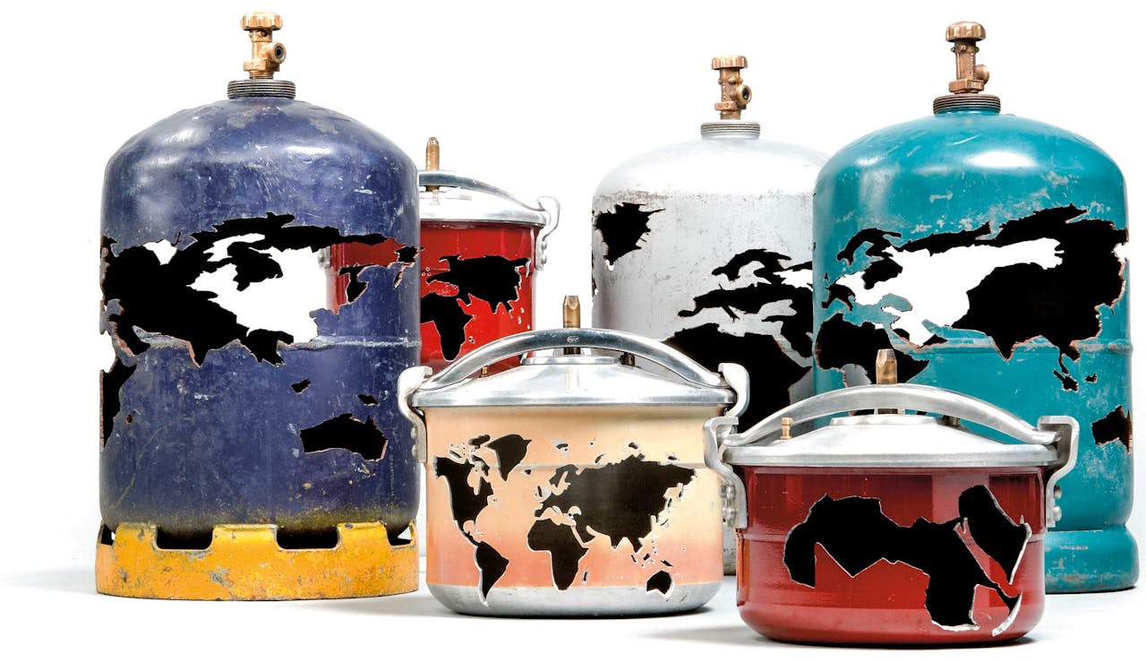 ‘Wereld onder druk’ (2008-2015) van de Marokkaanse kunstenares Batoul S’Himi verwijst onder meer naar de toenemende onrust in de Arabische wereld.
