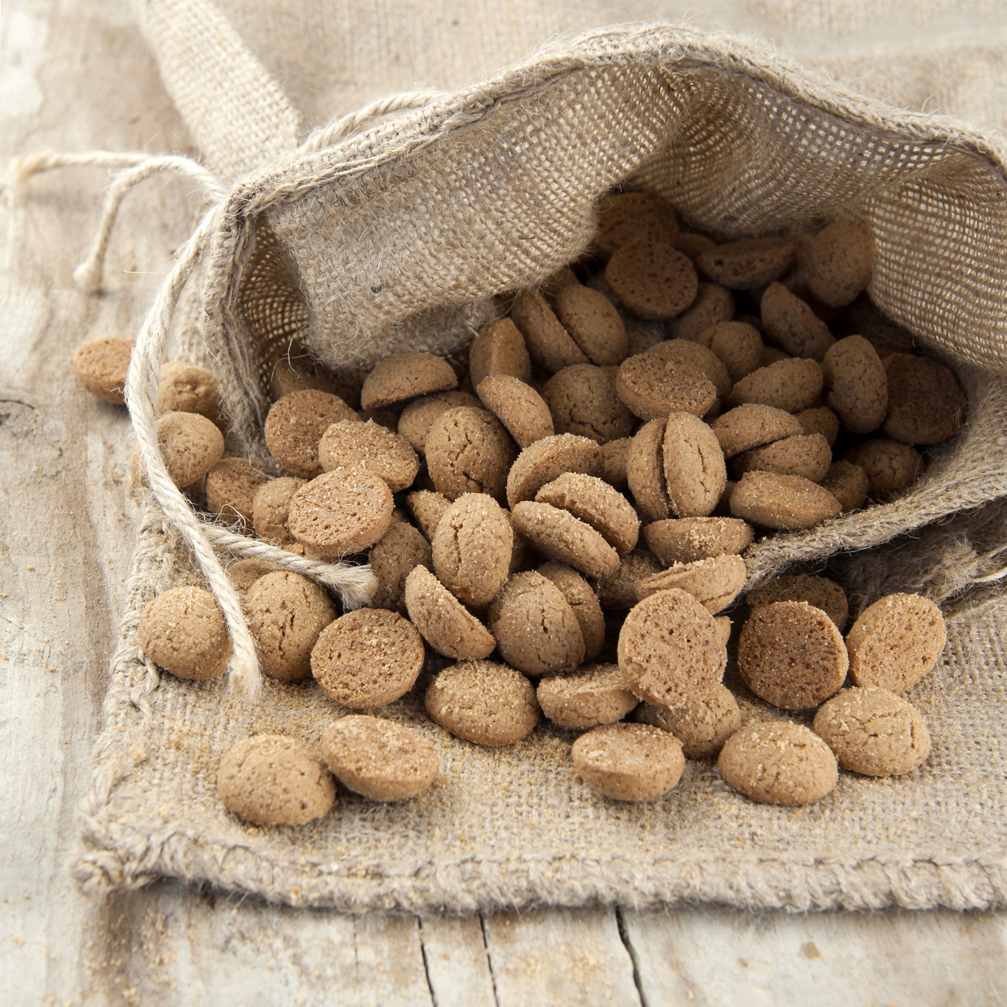 Koekfabrikant opent winkels met alle kleuren pepernoten